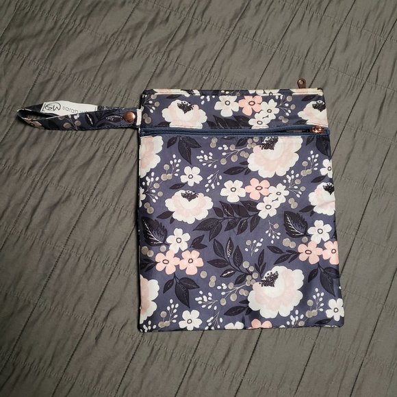 Sarah Wells Handbags - Sarah Wells pumparoo bag in le floral